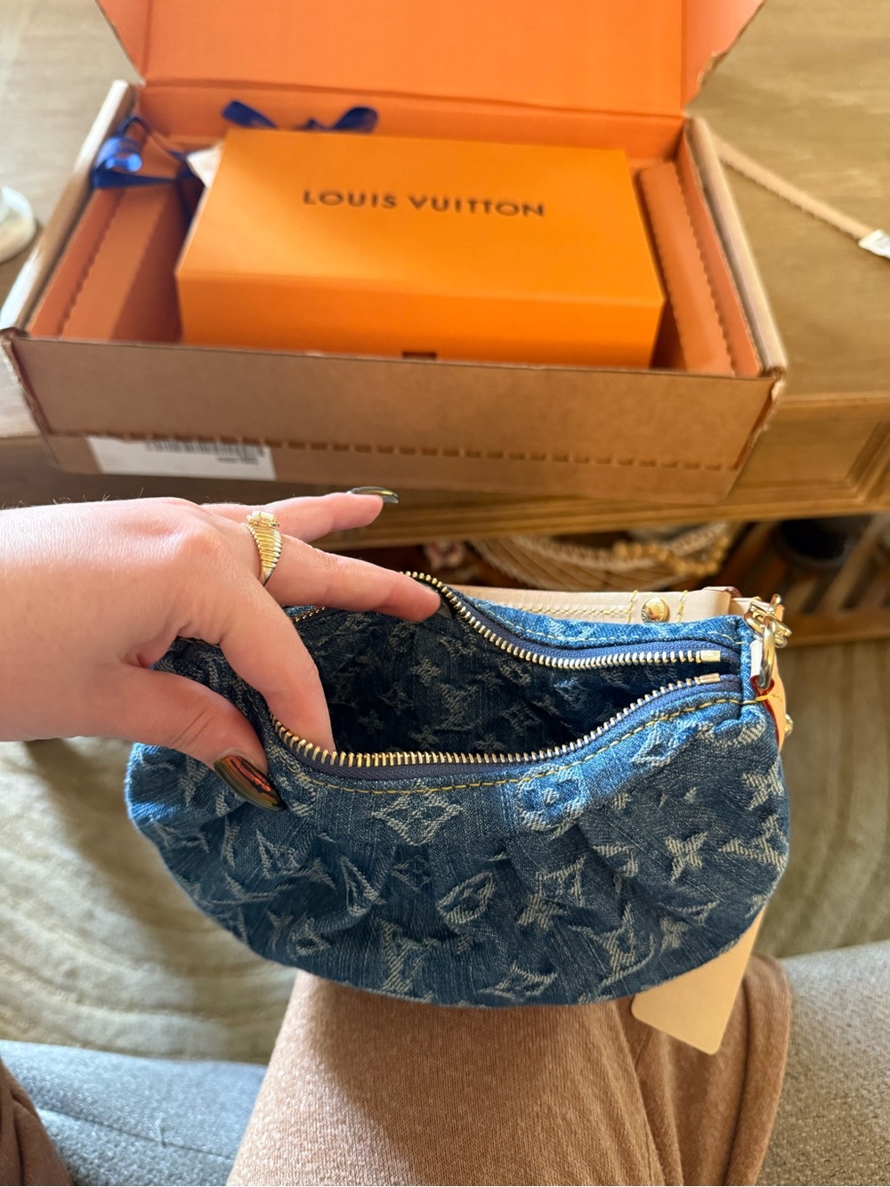New in Box Louis Vuitton Pochette Valley in Blue Denim - Picture 11 of 11